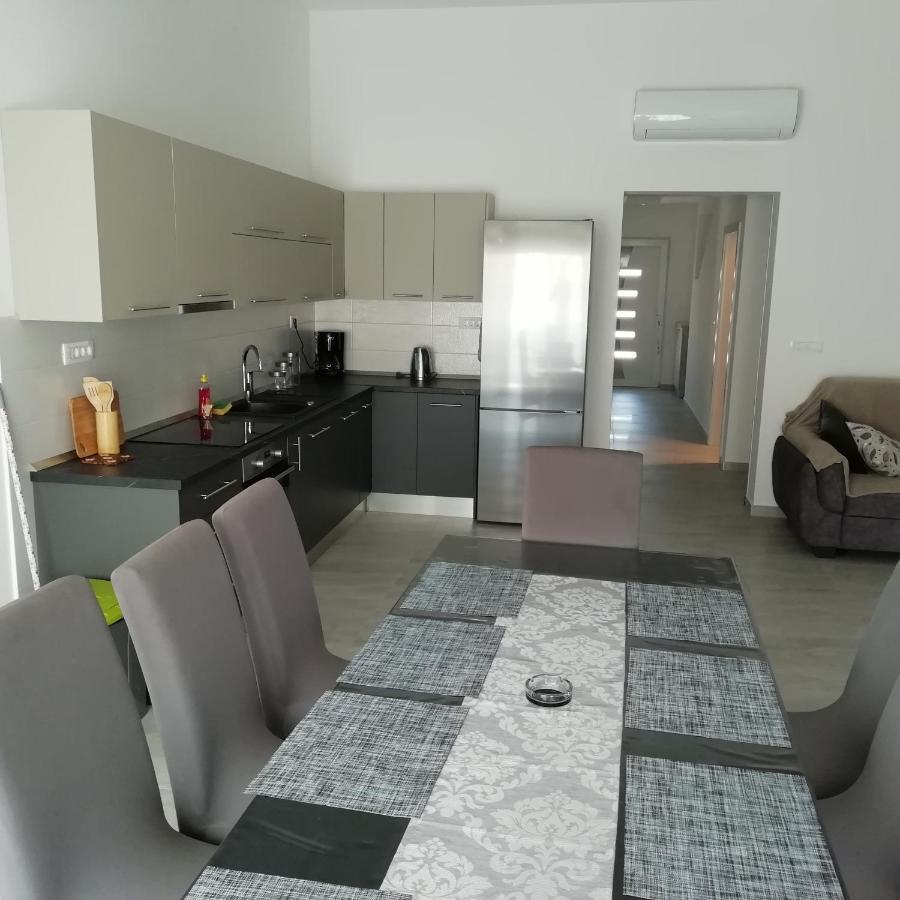 Apartmentt Vinko Bilota Homestay szállás Seget Vranjica